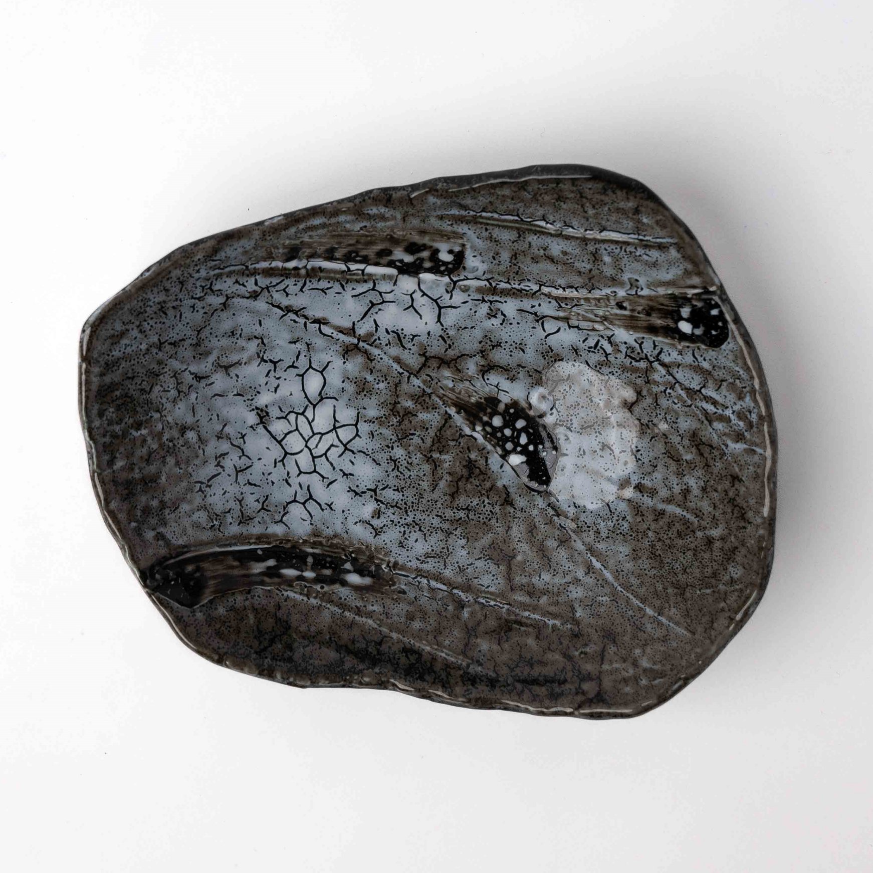 220040 1 jidelni talir shiranami 22 x 18 cm modra keramika mij