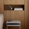 180131 6 stolni led lampa stage blomus tmave seda 7