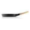 Koekenpan met anti-aanbaklaag NORDIC KITCHEN 28 cm, met een houten handvat, Eva Solo