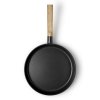 Koekenpan met anti-aanbaklaag NORDIC KITCHEN 28 cm, met een houten handvat, Eva Solo