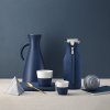 Waterkaraf 1 l, met isolatiehoes, nautisch blauw, Eva Solo