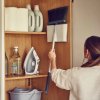 Bezem met wandhouder CLEANSTORE 65002 94 cm, blauw, kunststof, Joseph Joseph