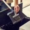 Bezem met wandhouder CLEANSTORE 65002 94 cm, blauw, kunststof, Joseph Joseph