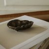 Juwelenschaaltje OYSTER 10,5 cm, zwart, messing, ferm LIVING