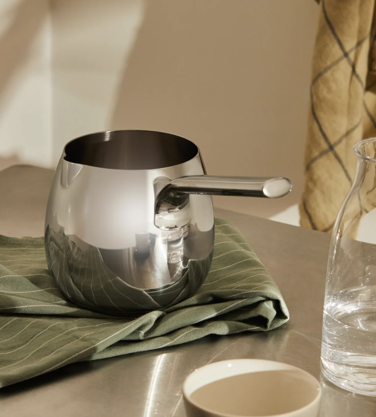 Milk pot: when is it worth it and when can you easily do without it?