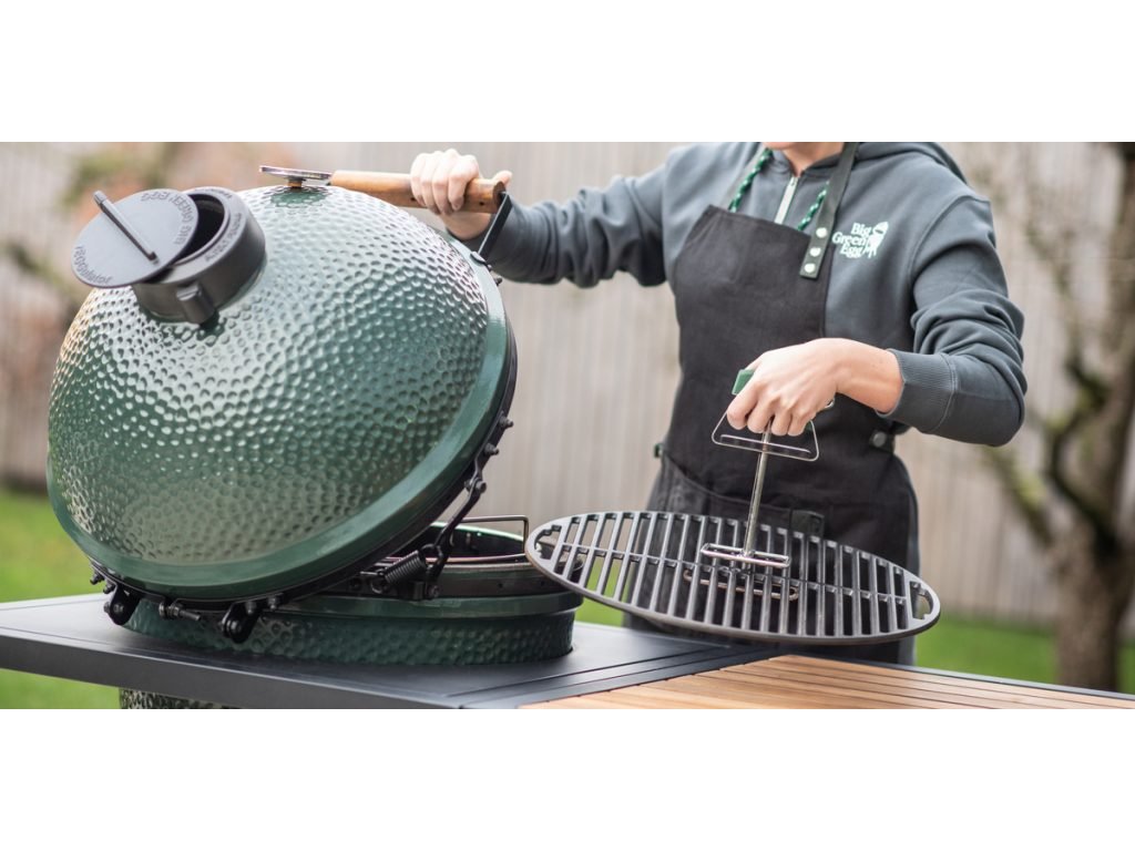 The lifter of cast iron grids Big Green Egg