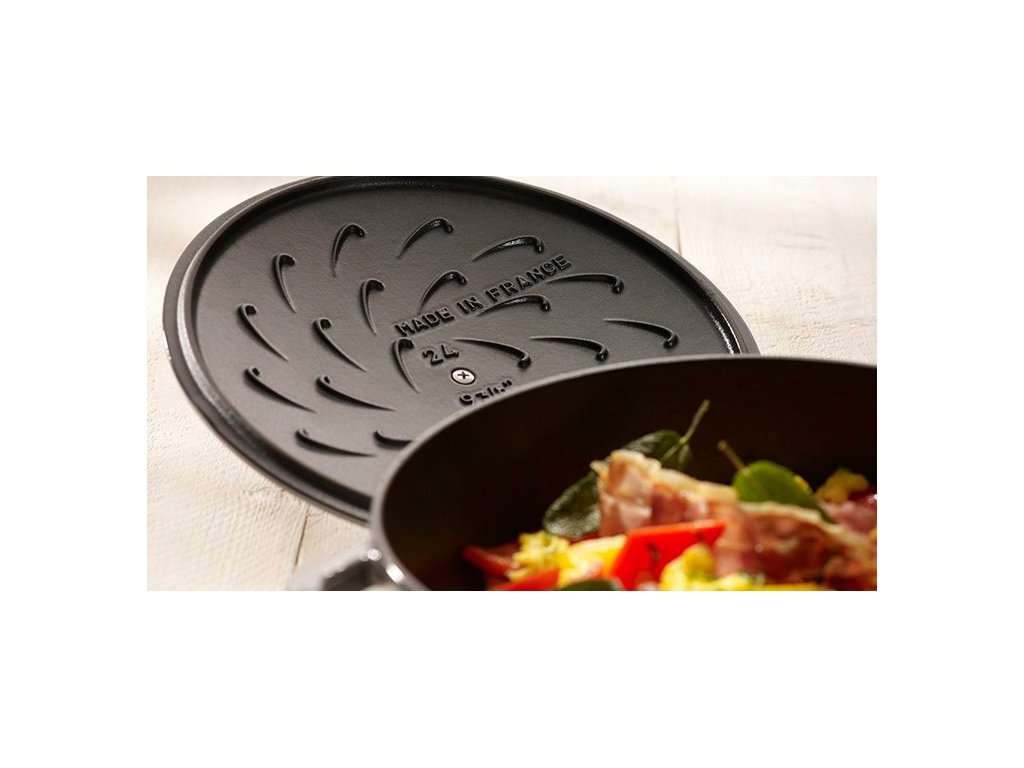 https://cdn.myshoptet.com/usr/www.kulina.com/user/shop/big/230002-6_casserole-pot-28-cm--cherry--cast-iron--staub.jpg?62daaae9