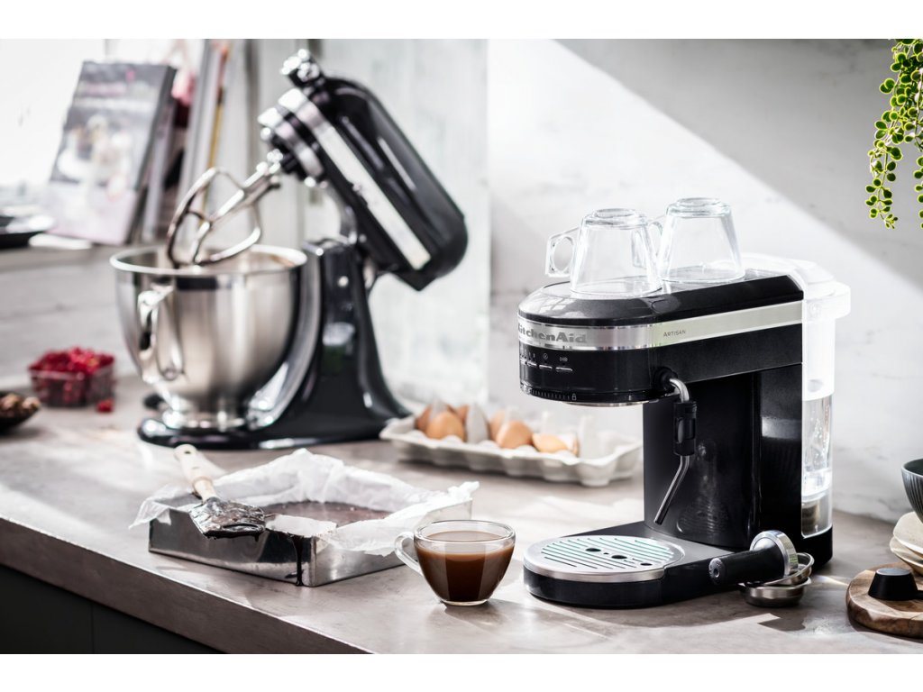 https://cdn.myshoptet.com/usr/www.kulina.com/user/shop/big/234832-1_semi-automatic-coffee-machine-artisan-5kes6503eob--black--kitchenaid.jpg?6343548a