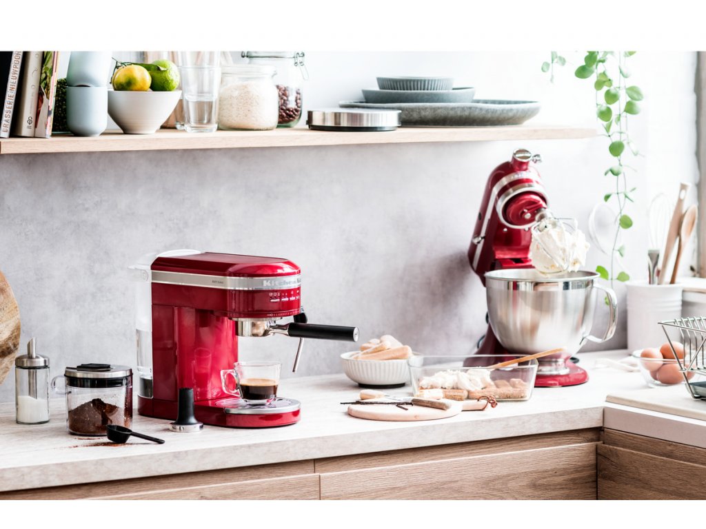 https://cdn.myshoptet.com/usr/www.kulina.com/user/shop/big/234865-1_semi-automatic-coffee-machine-artisan-5kes6503eca--red-metallic--kitchenaid.jpg?6343577e