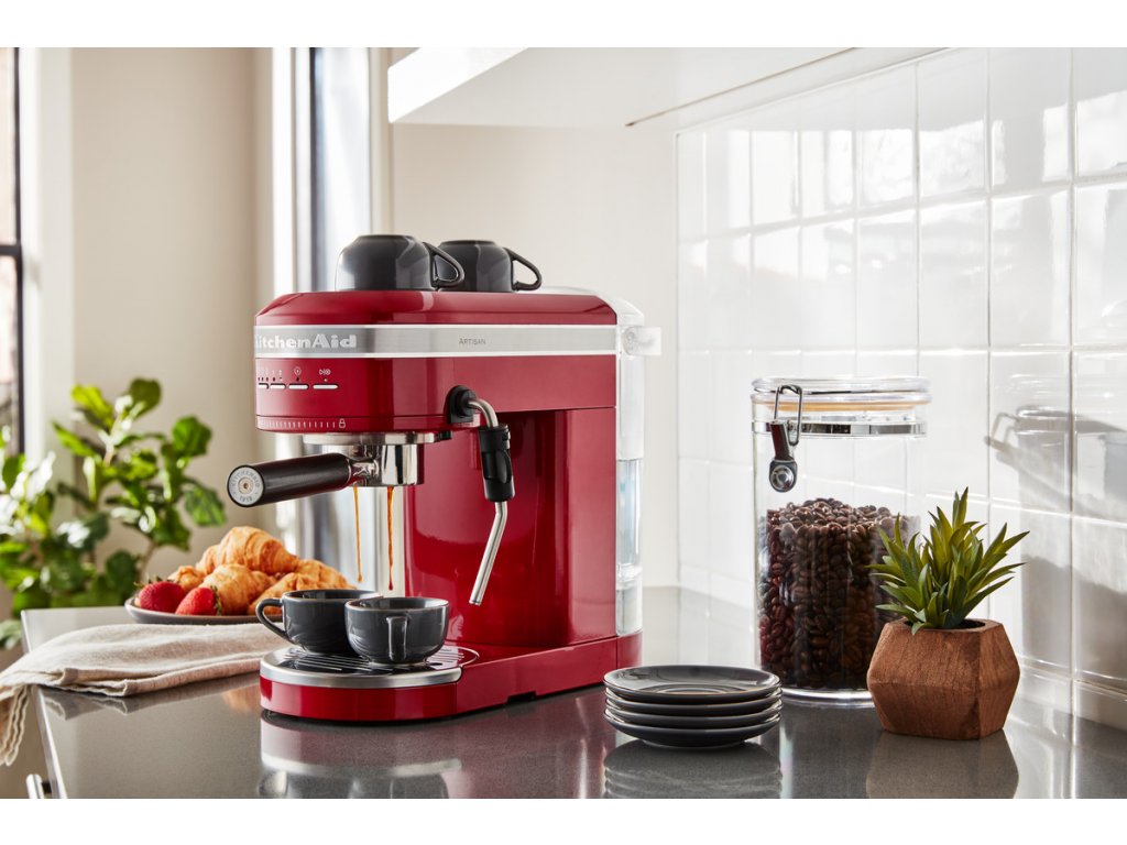https://cdn.myshoptet.com/usr/www.kulina.com/user/shop/big/234865-6_semi-automatic-coffee-machine-artisan-5kes6503eca--red-metallic--kitchenaid.jpg?6343577e