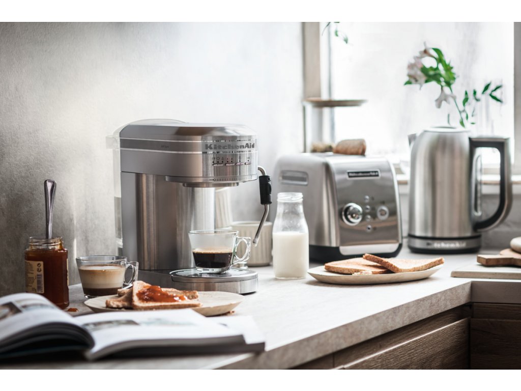 https://cdn.myshoptet.com/usr/www.kulina.com/user/shop/big/234868-1_semi-automatic-coffee-machine-artisan-5kes6503esx--stainless-steel--kitchenaid.jpg?63435269