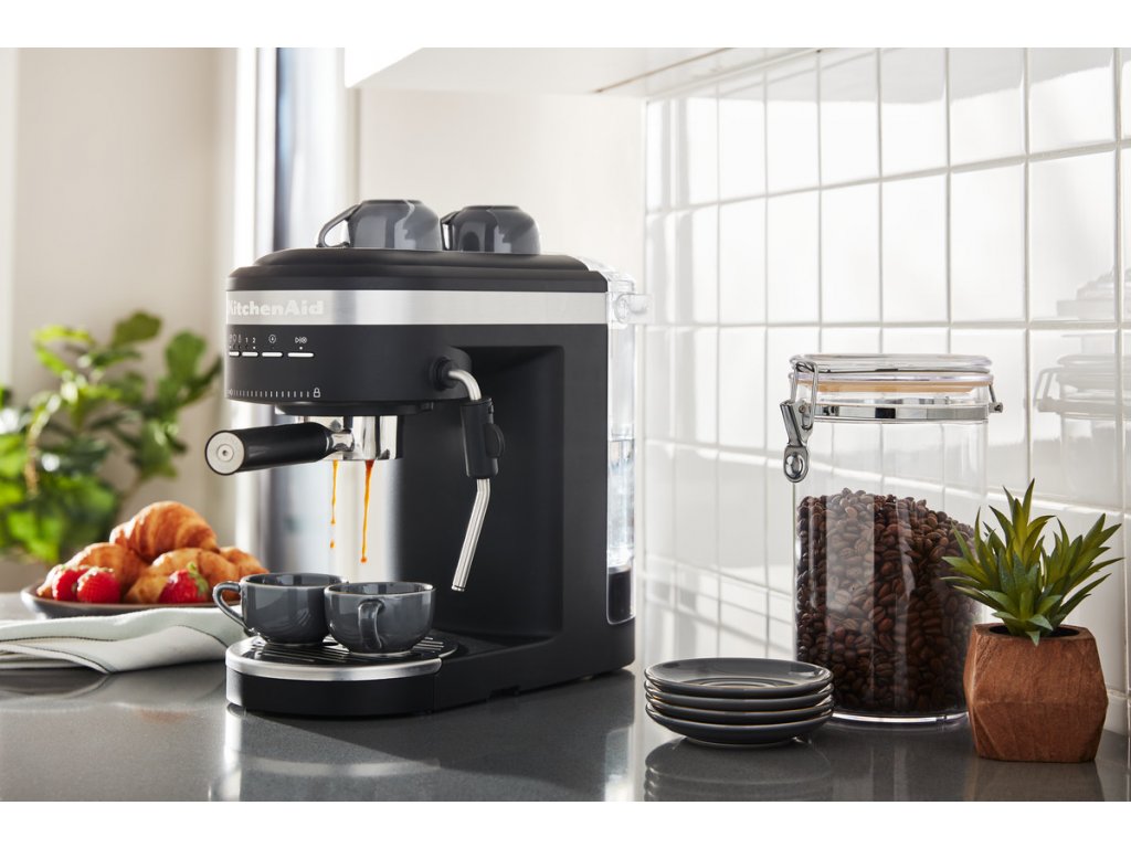 https://cdn.myshoptet.com/usr/www.kulina.com/user/shop/big/234907-5_semi-automatic-coffee-machine-5kes6403ebm--matt-black--kitchenaid.jpg?6343546f