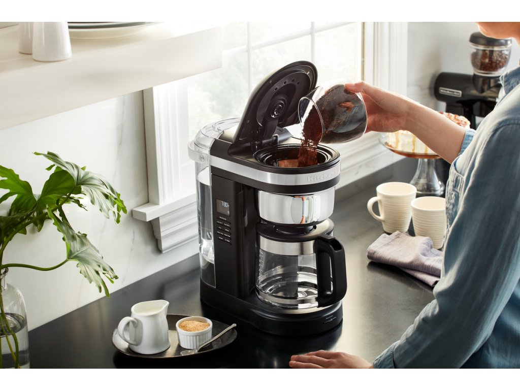 https://cdn.myshoptet.com/usr/www.kulina.com/user/shop/big/247354-3_drip-coffee-machine-5kcm1209--grey-matt--kitchenaid.jpg?633aed45