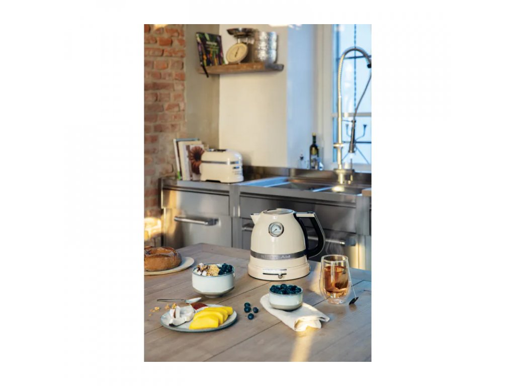  KitchenAid 1.5 L Pro Line Series Electric Kettle - KEK1522:  Kitchenaid Appliances Kettle: Home & Kitchen