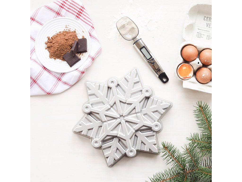 Nordic Ware Pull Apart Snowflake Cake Pan