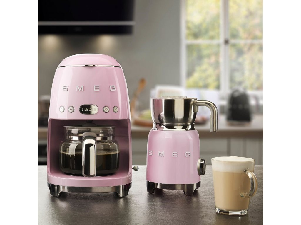 https://cdn.myshoptet.com/usr/www.kulina.com/user/shop/big/318242-3_drip-coffee-machine-50-s-style-dcf02pkeu--pastel-pink--smeg.jpg?63ed8e6b