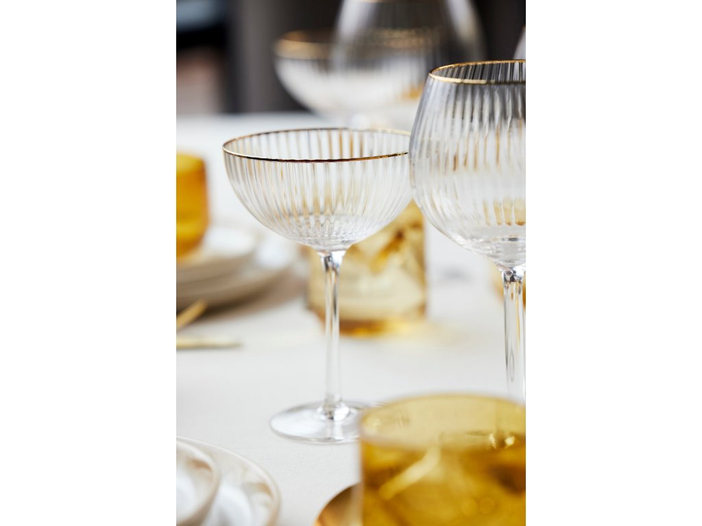 https://cdn.myshoptet.com/usr/www.kulina.com/user/shop/big/320983-4_cocktail-glass-palermo-gold--set-of-4-pcs--315-ml--lyngby-glas.jpg?64b9cfc6