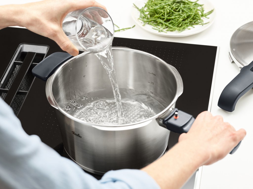 Pressure cooker VITAVIT PREMIUM set of 2 3 5 l 4 5 l Fissler