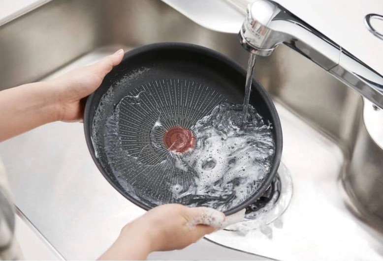 Pánve Tefal Unlimited s titanovým povrchem