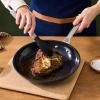 Nepřilnavá pánev ESSENTIAL 30 cm, černá, hliník, Le Creuset