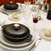 141296 2 litinova zapekaci miska s poklici cerna o 20 cm staub