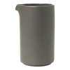 Blomus-maitokannu PILAR 500 ml, harmaa, keraaminen