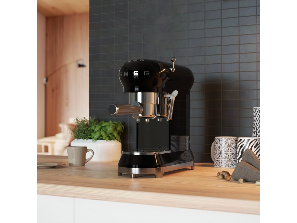Smeg ECF01WHEU - Machine à café espresso - 1350W - Blanc