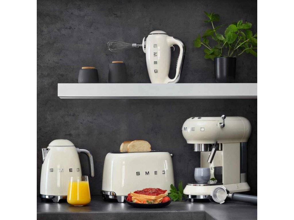 Mini bouilloire Smeg : une petite pause stylée