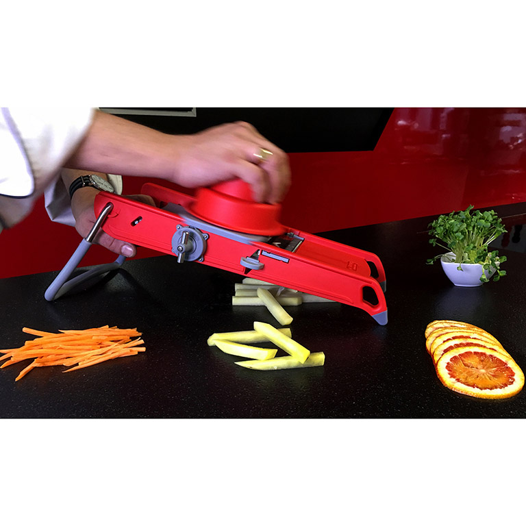 Mandoline SWING PLUS , rouge, de Buyer