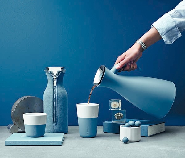 Carafe à eau 1 l, avec housse isolante, bleu marine, Eva Solo