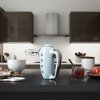 186467 1 smeg rucni mixer pastelova modra scena 01