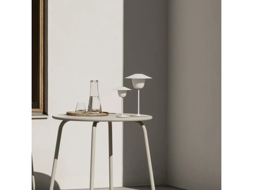 Φορητή επιτραπέζια λάμπα ANI MINI 21 cm, LED, σε απόχρωση γκρι, από αλουμίνιο, Blomus