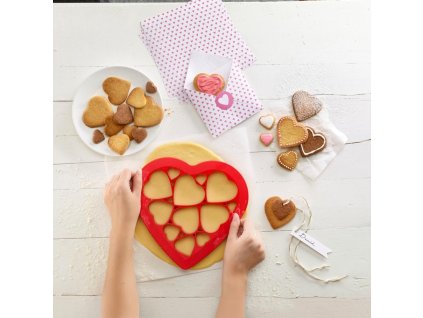 Κουπ πατ για μπισκότα HEART 25 cm, κόκκινο, Lékué