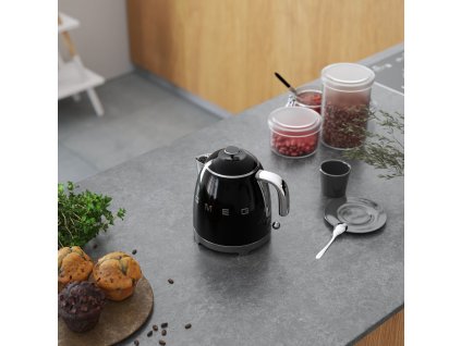 Ηλεκτρικός βραστήρας 50'S STYLE MINI KLF05BLEU, 800 ml, σε μαύρο, Smeg