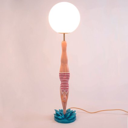 Επιτραπέζο φωτιστικό LADY DIVER 95 cm, κόκκινο, από ρητίνη, Seletti