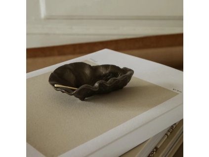 Μικρό κουτί αποθήκευσης κοσμημάτων OYSTER 10,5 cm, μαύρο, ορείχαλκος, σταθερό LIVING