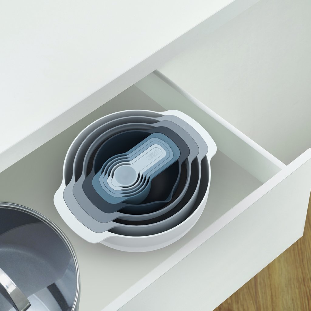 Μπολ NEST 40112, σετ 9 τεμαχίων, με σουρωτήρι και κουταλάκια δοσομετρητές, σε μπλε, Joseph Joseph