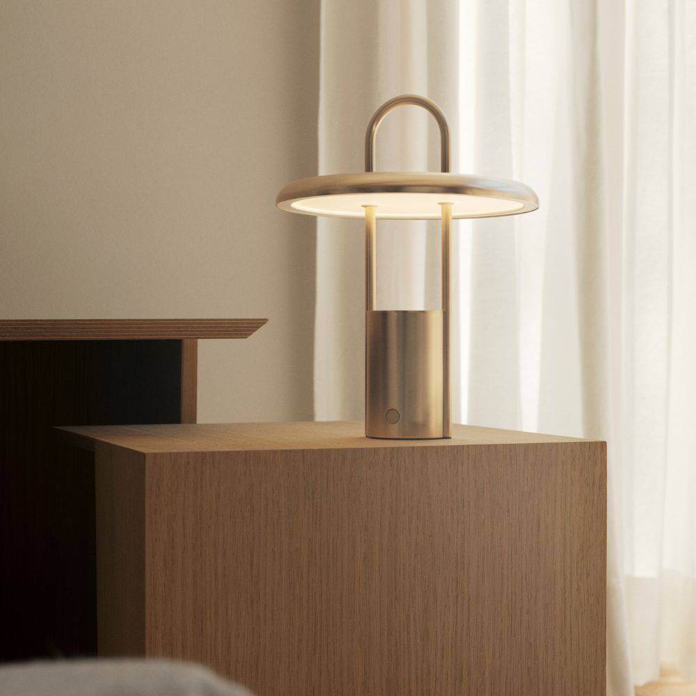 Φορητή επιτραπέζια λάμπα PIER 25 cm, LED, ορείχαλκος, Stelton