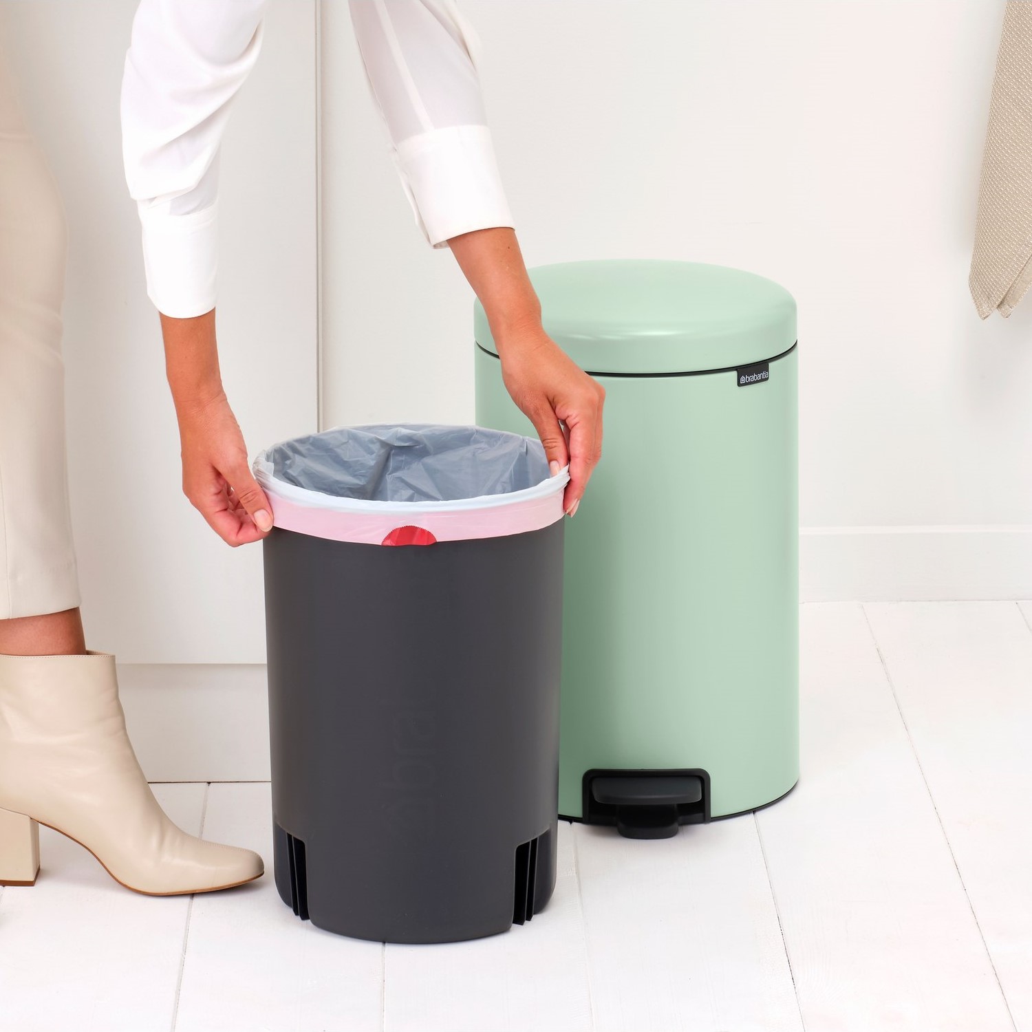 Κάδος με πεντάλ NEWICON 20 l, σε πράσινο νεφρίτη, από ατσάλι, Brabantia