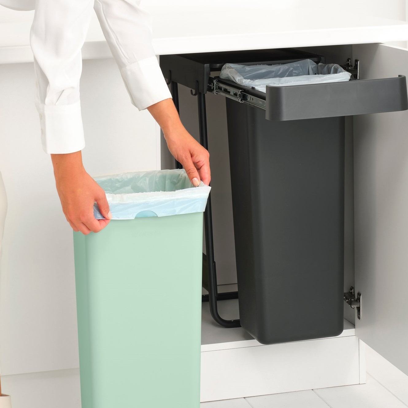 Εντοιχισμένος κάδος απορριμάτων SORT & GO 2x 30 l, σκούρο γκρι / πράσινο νεφρίτη, πλαστικό, Brabantia