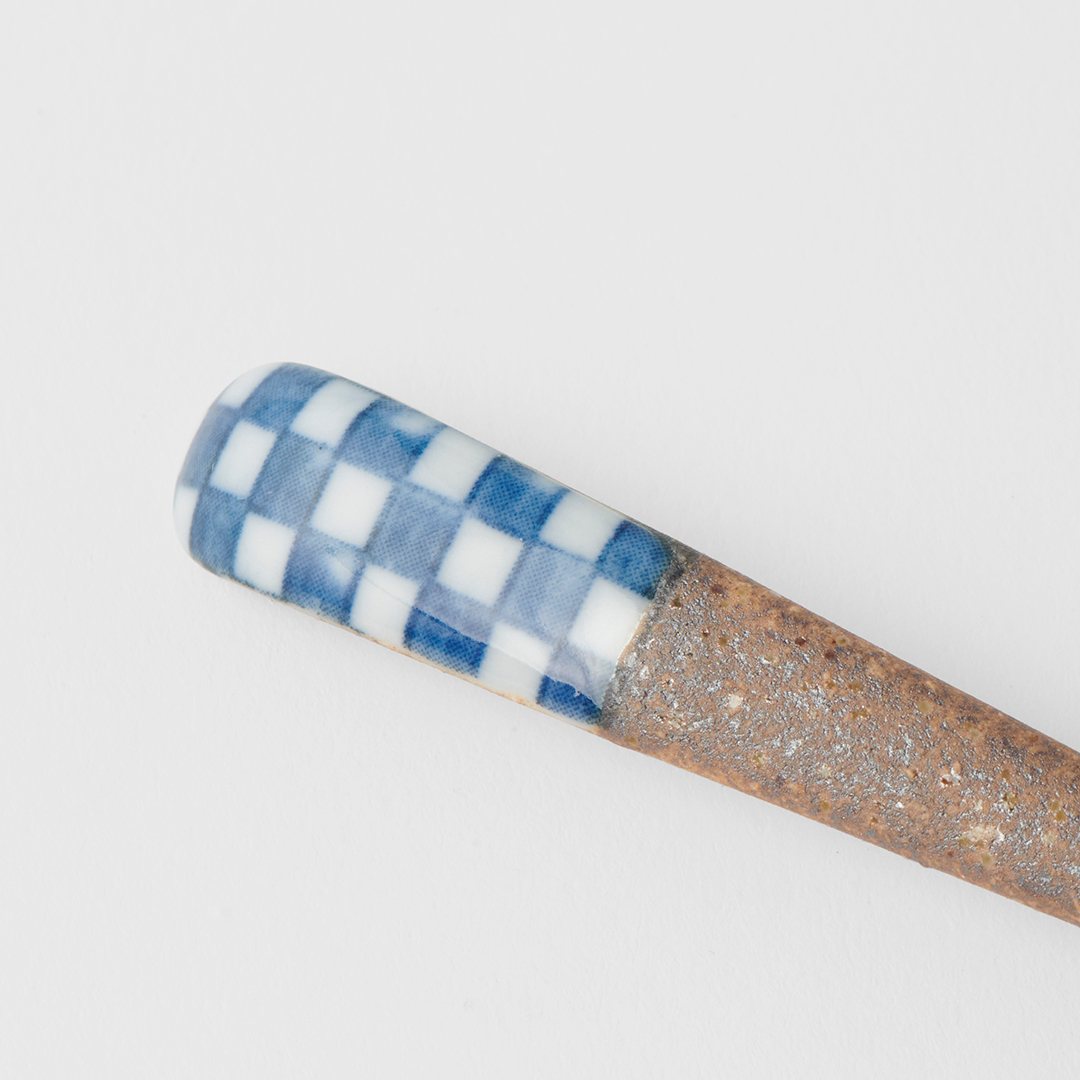 216671 2 jidelni lzice checkerboard 12 5 cm modra keramika mij