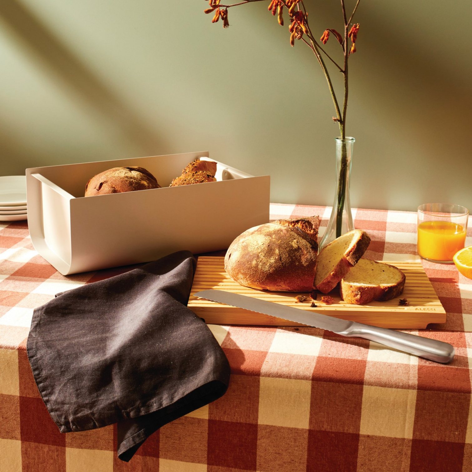 218861 2 chlebnik s prkenkem mattina 34 cm seda ocel bambus alessi