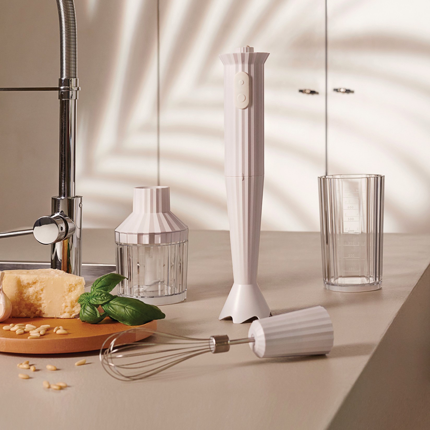218912 1 tycovy mixer plisse 34 cm sada 4 ks bila plast alessi