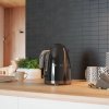 186368 1 smeg konvice seda scena 02