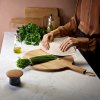 Επιφάνεια κοπής και σερβιρίσματος NORDIC KITCHEN, 35 cm, στρόγγυλη, από ξύλο βελανιδιάς, Eva Solo