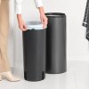 Κάδος με καπάκι αφής ΚΑΔΟΣΦΑΙΡΑ TOUCH NEW 30 l, σε γκρι, από ατσάλι, Brabantia