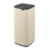 225960 7 dotykovy odpadkovy kos bo 30 l jemne bezova ocel brabantia