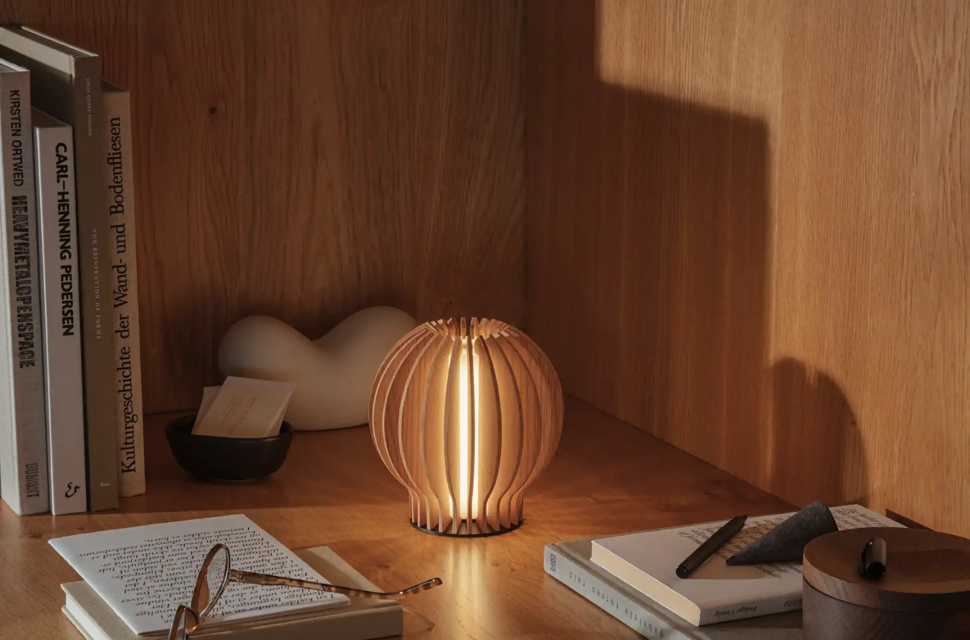 Asztali lámpa RADIANT 15 cm, LED, világosbarna, fa, Eva Solo