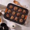 225027 2 forma na muffiny 40 x 30 cm cerna ocel le creuset