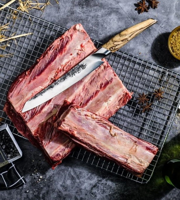 Filleting knife - a precision tool for perfect carving